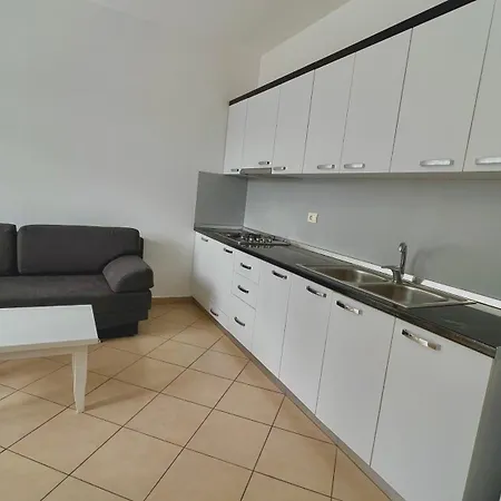 Queen Apartment *